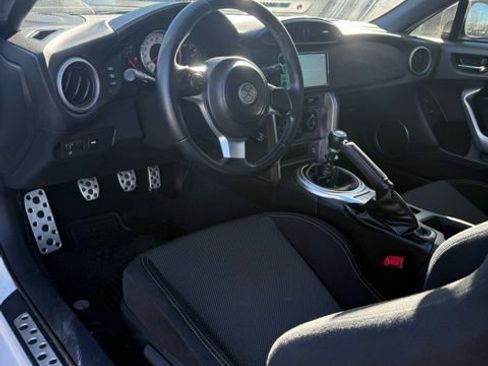 Used 2017 Toyota 86 image 12
