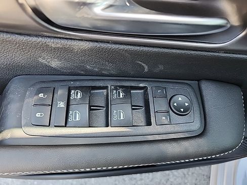 New 2026 Chrysler Pacifica Select FWD image 32