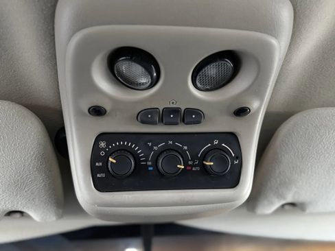 Used 2005 GMC Yukon XL Denali AWD/4WD image 32
