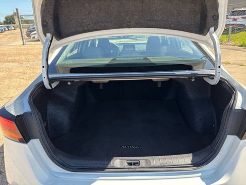 Used 2025 Nissan Altima 2.5 SV FWD image 31
