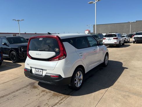 Used 2022 Kia Soul LX w/ Technology Package image 3