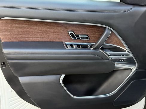 Used 2023 Land Rover Range Rover SE image 18