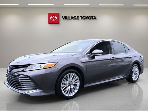 Certified 2020 Toyota Camry XLE image 1