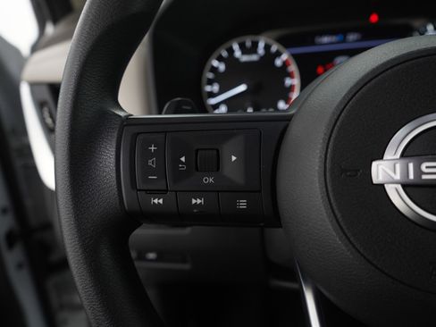 Used 2024 Nissan Rogue SV image 27