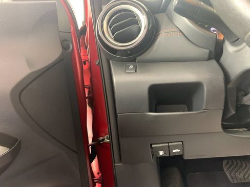 Used 2018 Nissan Kicks SR FWD image 15