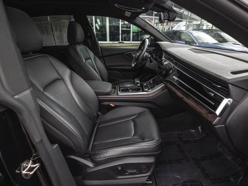 Used 2019 Audi Q8 Premium Plus w/ Premium Plus AWD/4WD image 29