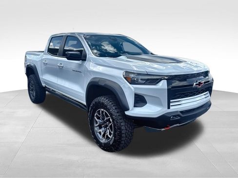 Used 2024 Chevrolet Colorado ZR2 w/ ZR2 Convenience Package III AWD/4WD image 3