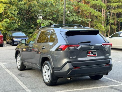 Used 2020 Toyota RAV4 LE FWD image 7