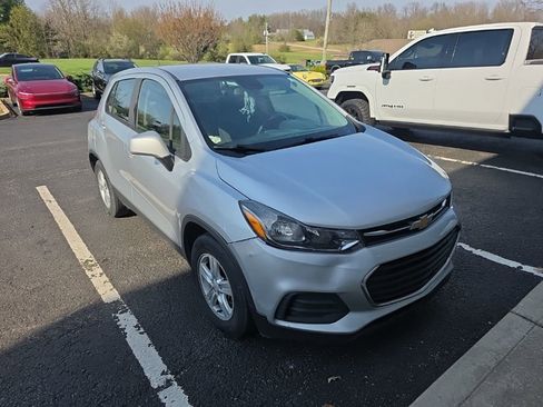 Used 2020 Chevrolet Trax LS image 1