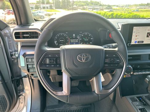 Used 2025 Toyota 4Runner TRD Off-Road image 14