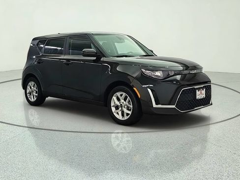 Used 2023 Kia Soul S FWD image 8