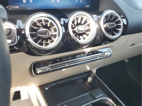 Used 2025 Mercedes-Benz GLA 250 image 21