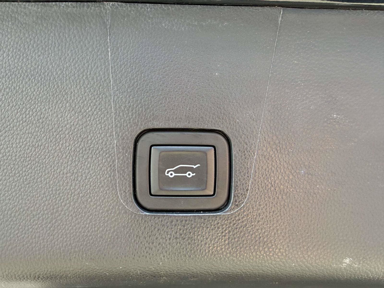 Used 2023 Chevrolet Traverse LT AWD/4WD image 8