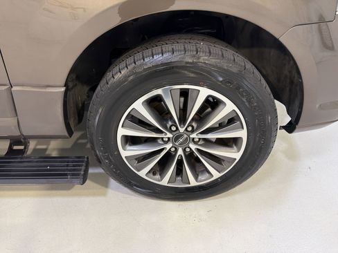 Used 2015 Lincoln Navigator 2WD image 29