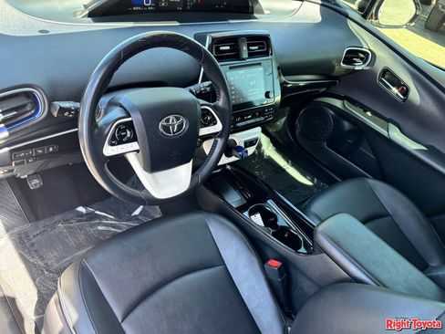 Certified 2017 Toyota Prius Three Touring FWD image 19
