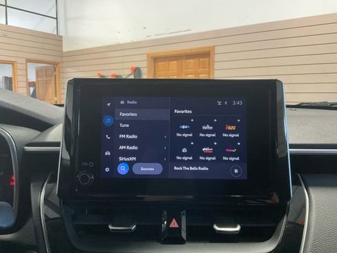 Used 2023 Toyota Corolla Cross XLE image 13