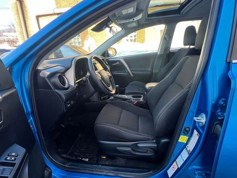 Used 2018 Toyota RAV4 XLE w/ Plus Extra Value Package AWD/4WD image 27