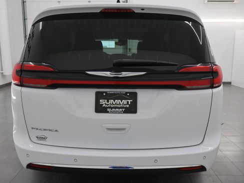 Used 2024 Chrysler Pacifica Touring-L FWD image 26