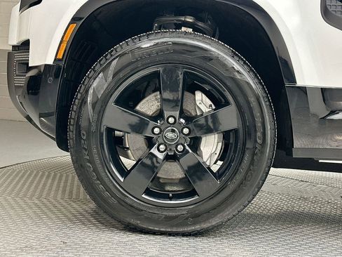 Certified 2025 Land Rover Defender 110 X-Dynamic SE image 17