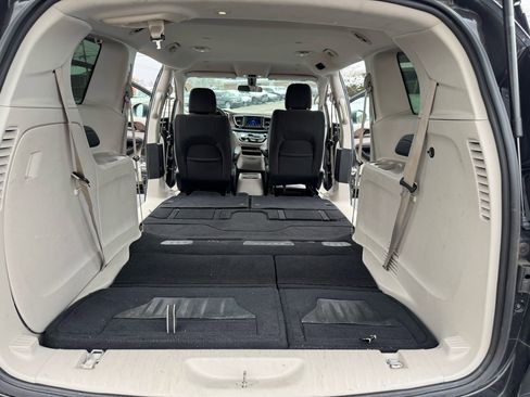 Used 2018 Chrysler Pacifica LX image 30