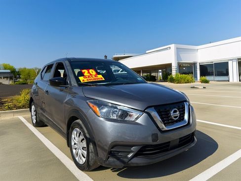 Used 2020 Nissan Kicks S image 1