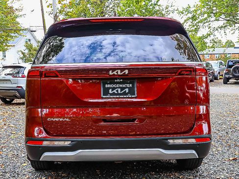 Certified 2023 Kia Carnival LX image 5