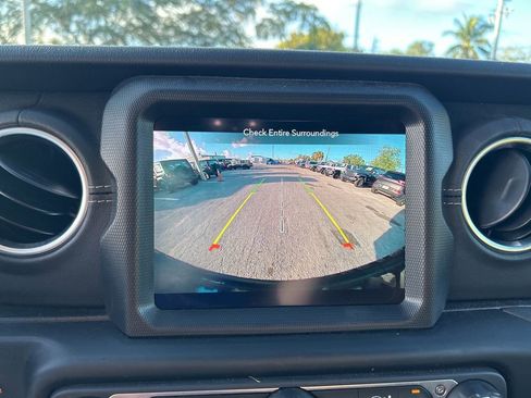 Used 2023 Jeep Wrangler Unlimited Sahara w/ Cold Weather Group image 15