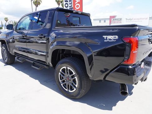 Certified 2025 Toyota Tacoma TRD Sport w/ TRD Sport Upgrade Package image 5