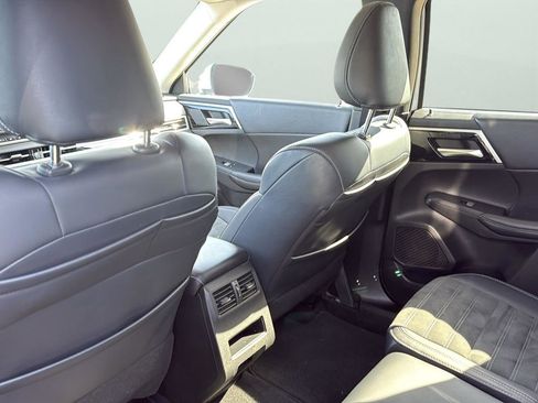 Used 2024 Mitsubishi Outlander SE image 29