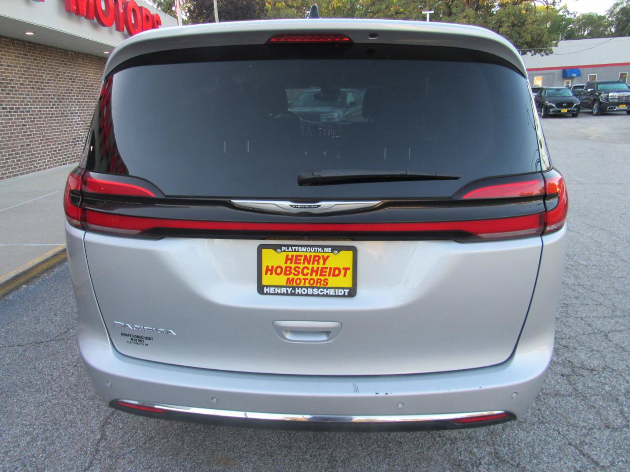 Used 2024 Chrysler Pacifica Touring-L FWD image 3