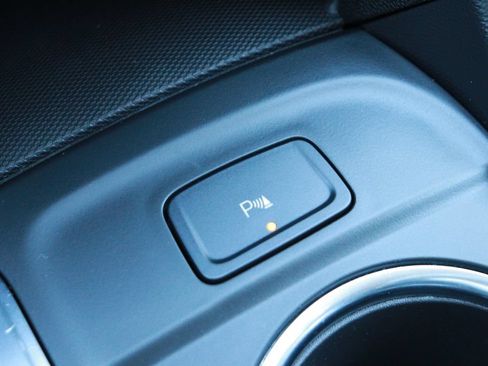 Used 2024 Chevrolet Equinox LT FWD image 18