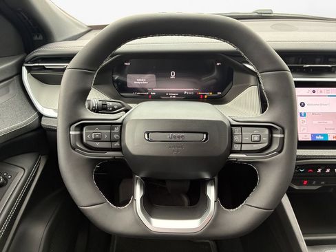 New 2026 Jeep Cherokee Laredo image 21