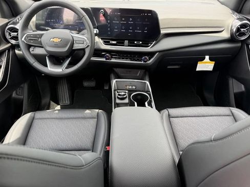 New 2027 Chevrolet Equinox LT w/ Convenience Package II FWD image 6
