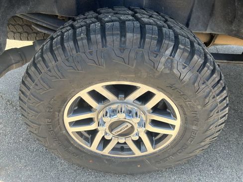 Used 2017 Ford F250 Lariat w/ Lariat Value Package AWD/4WD image 17