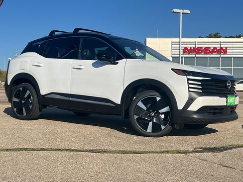 New 2026 Nissan Kicks SR w/ SR Premium Package AWD/4WD image 1