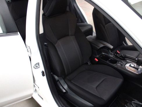 Used 2023 Subaru Impreza 2.0i Premium image 12