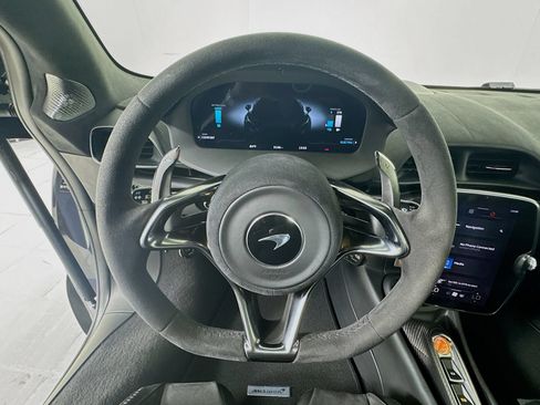 Used 2025 McLaren Artura RWD image 11