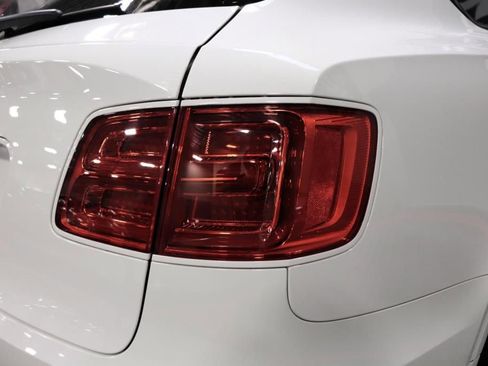 Used 2017 Bentley Bentayga image 8