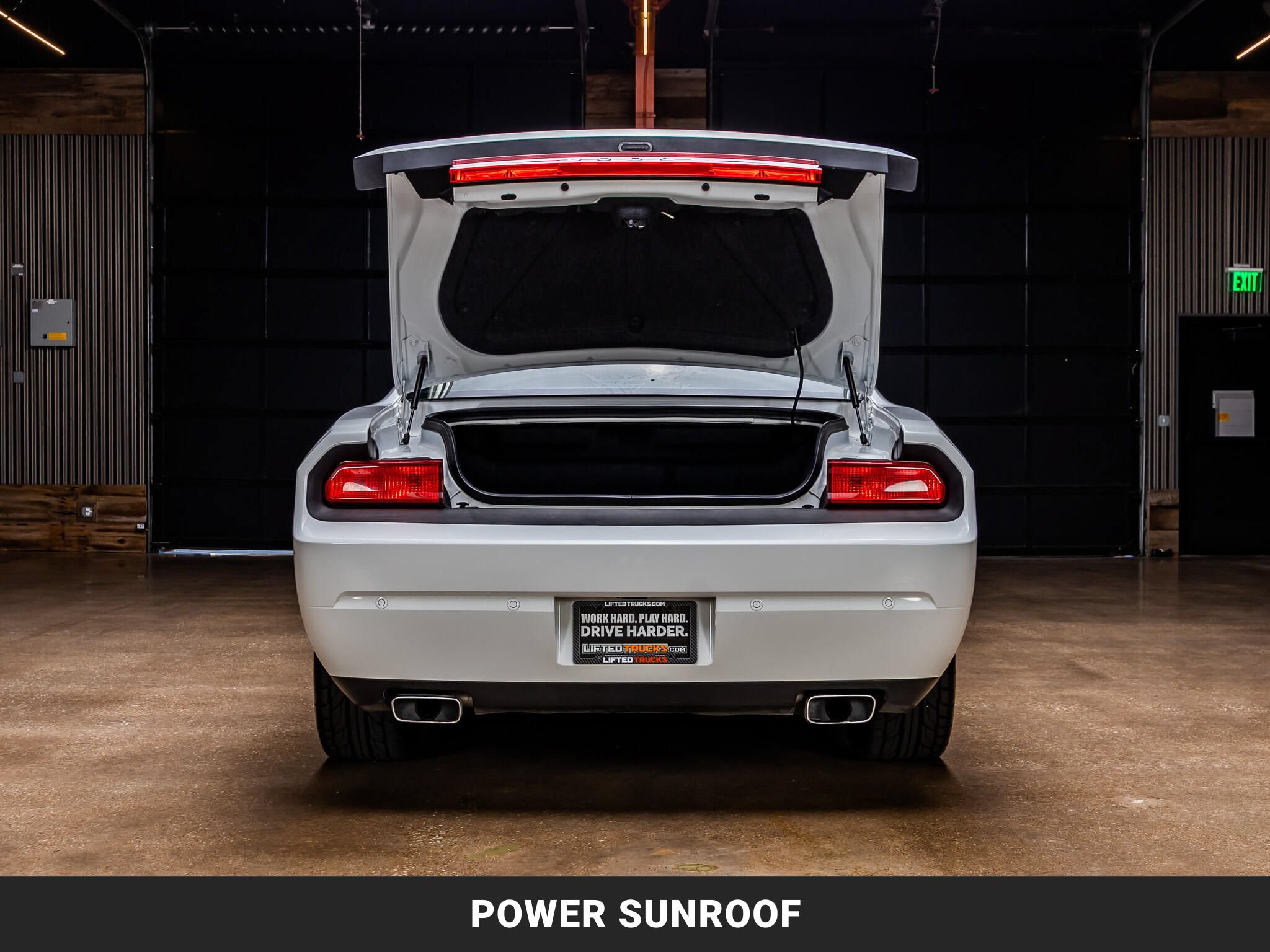 Used 2014 Dodge Challenger R/T RWD image 8