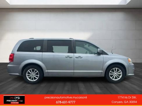 Used 2019 Dodge Grand Caravan SXT image 4
