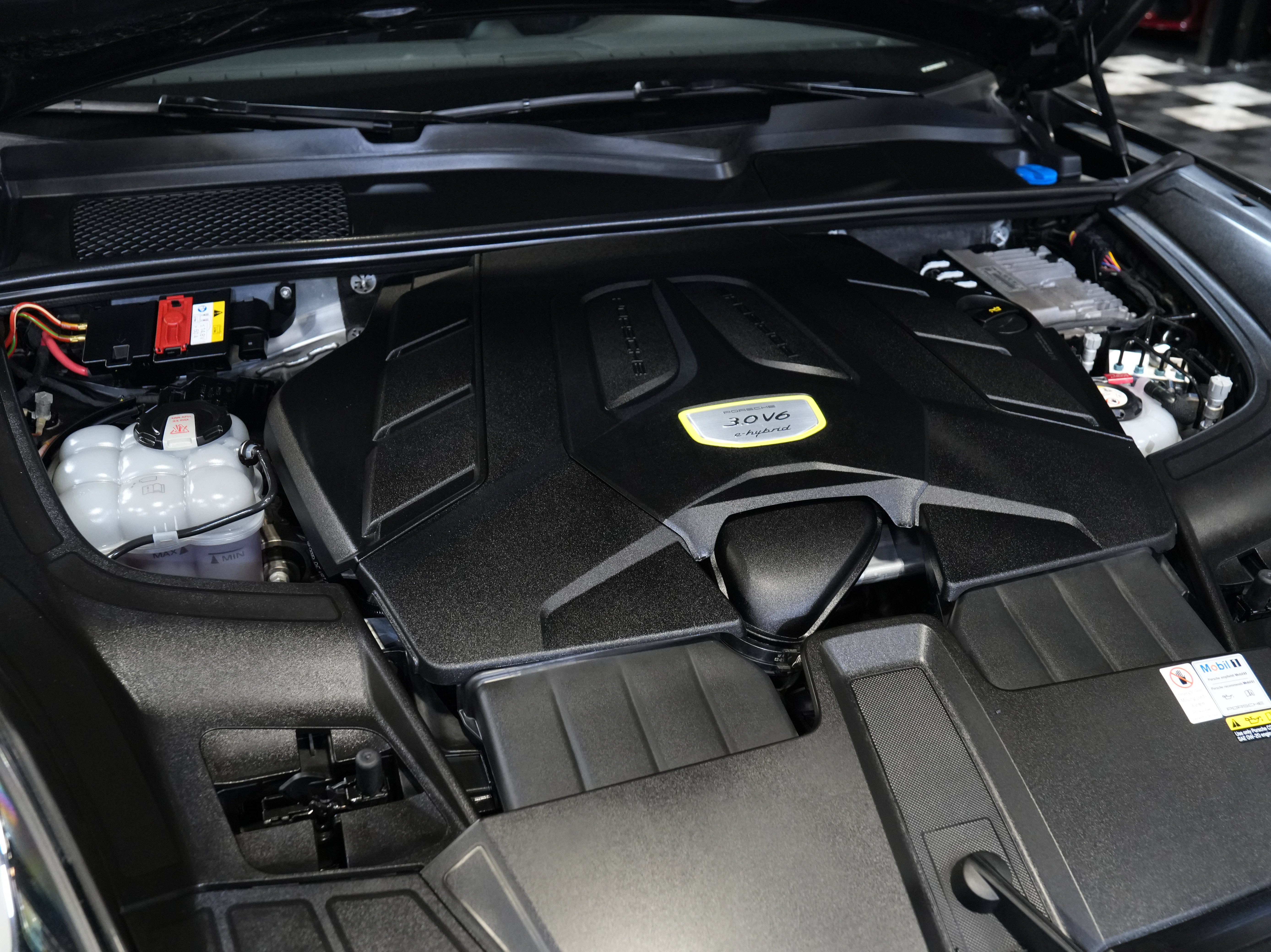 Used 2022 Porsche Cayenne E-Hybrid AWD/4WD image 47