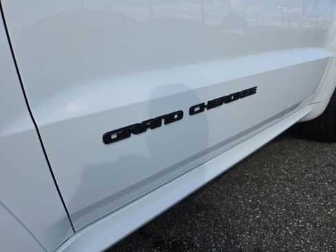 Used 2018 Jeep Grand Cherokee SRT image 37