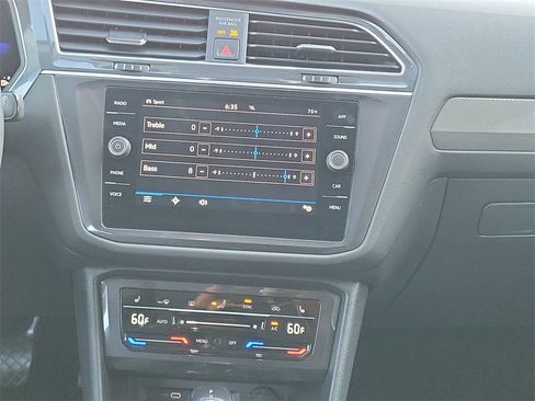 Used 2022 Volkswagen Tiguan SE image 21