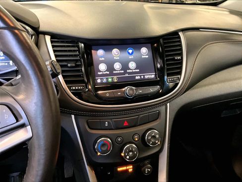 Used 2022 Chevrolet Trax LT w/ Midnight Edition AWD/4WD image 19