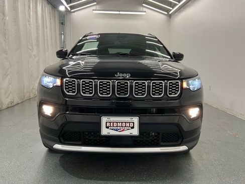 Used 2025 Jeep Compass Limited AWD/4WD image 3