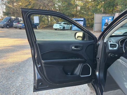 Used 2020 Jeep Compass Latitude w/ Popular Equipment Group image 15