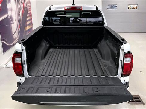 Used 2024 GMC Canyon AT4 w/ Technology Package image 17