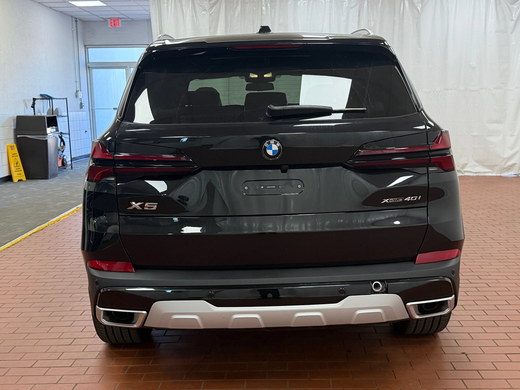 Used 2026 BMW X5 xDrive40i w/ Parking Assistance Package AWD/4WD image 9