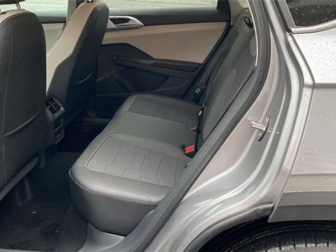 New 2026 Volkswagen Taos SE image 22