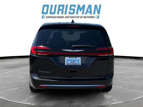 Used 2023 Chrysler Pacifica Touring-L FWD image 5
